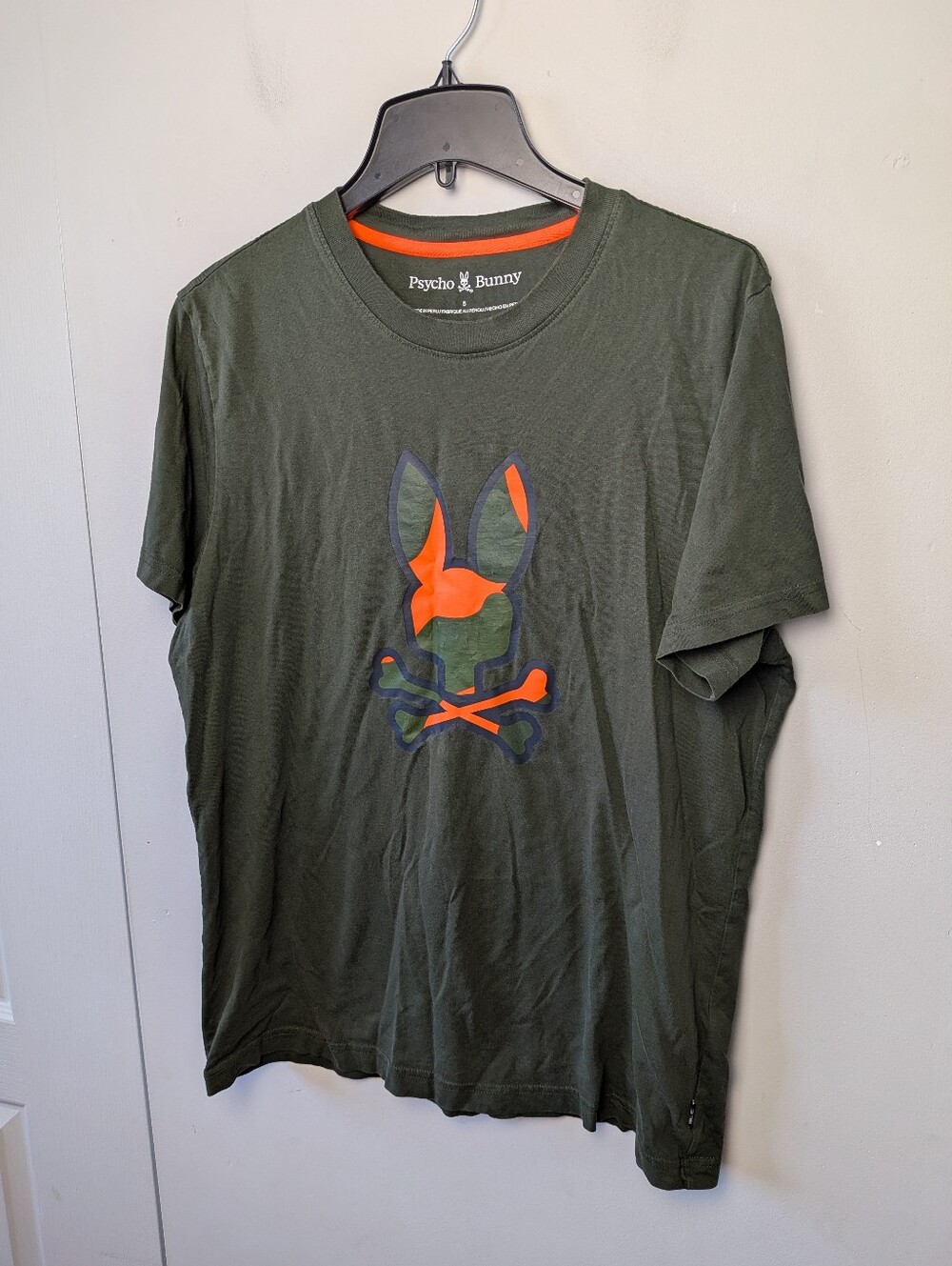 PSYCHO BUNNY Men Tee Shirt Green Camo Logo Size 5 = Medium 100% Pima Cotton